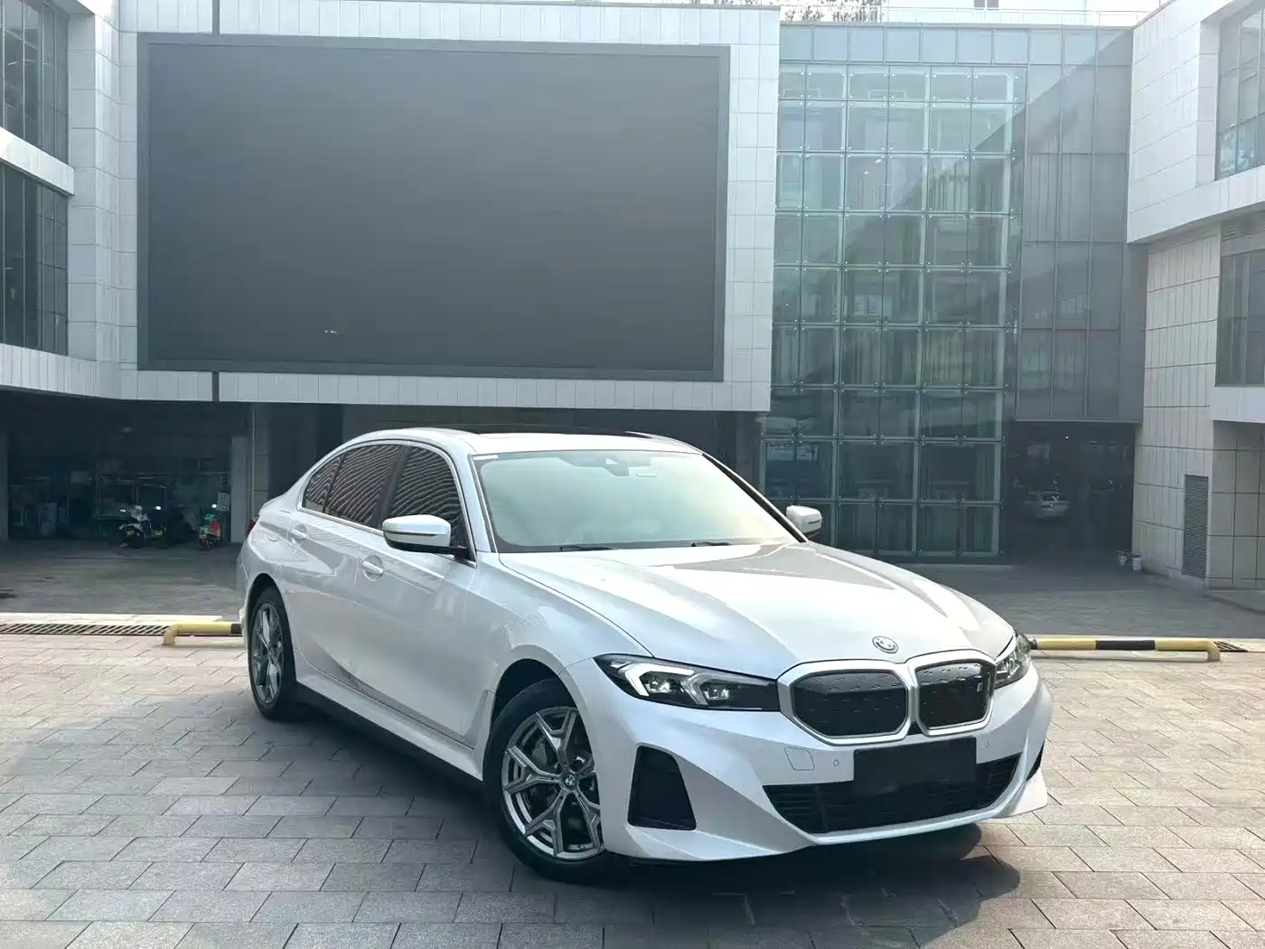 BMW i3 2022 eDrive 35 L фото 3
