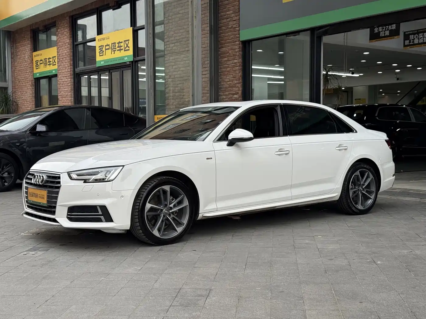 Фото 4 - Audi A4L