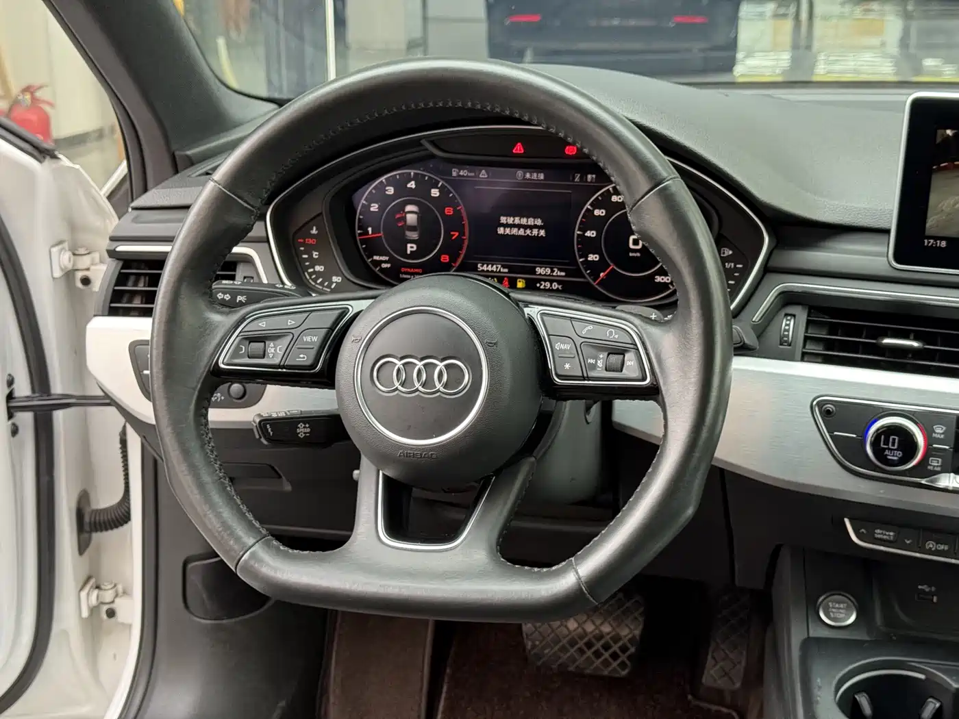 Фото 14 - Audi A4L