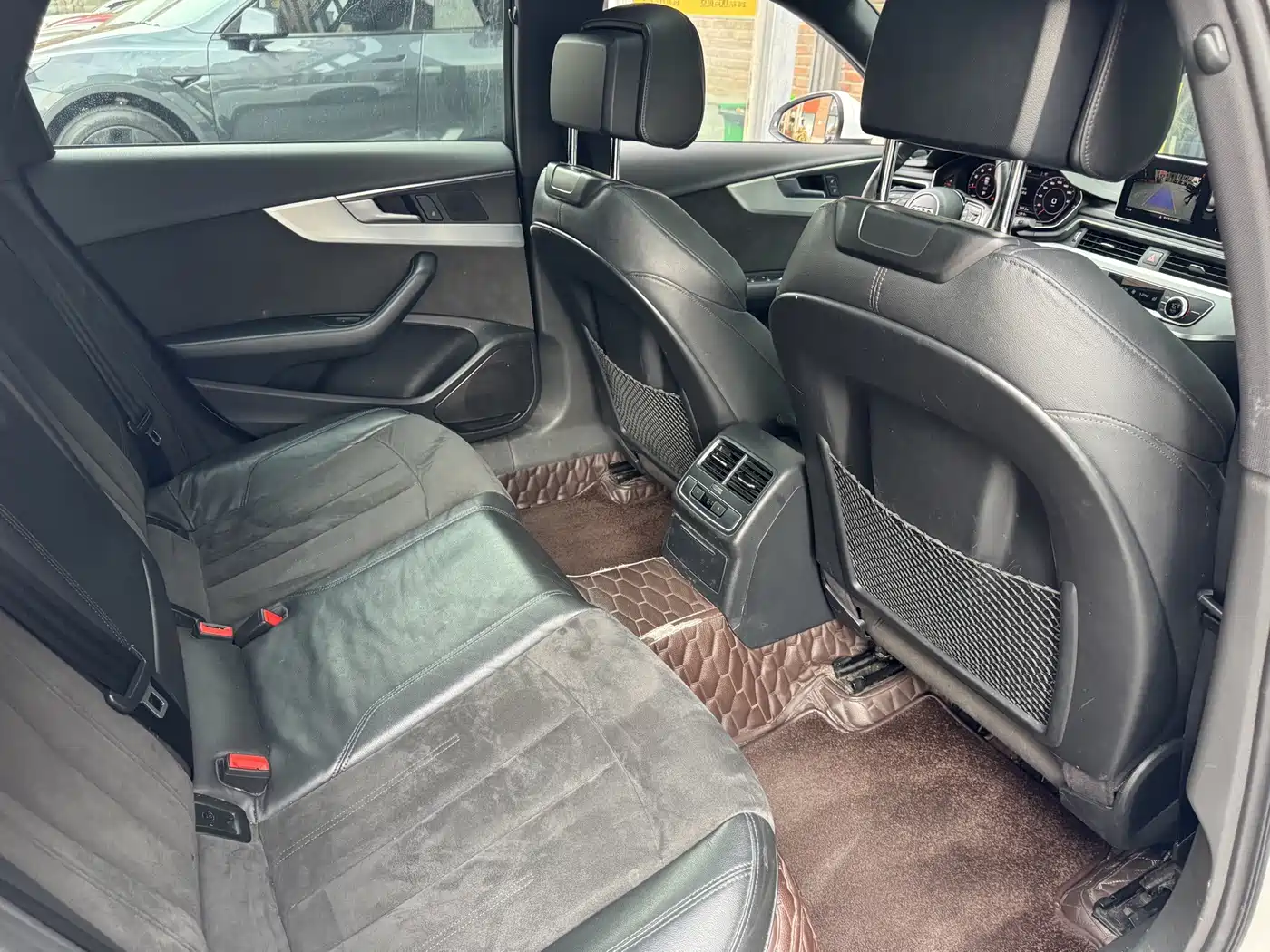Фото 19 - Audi A4L