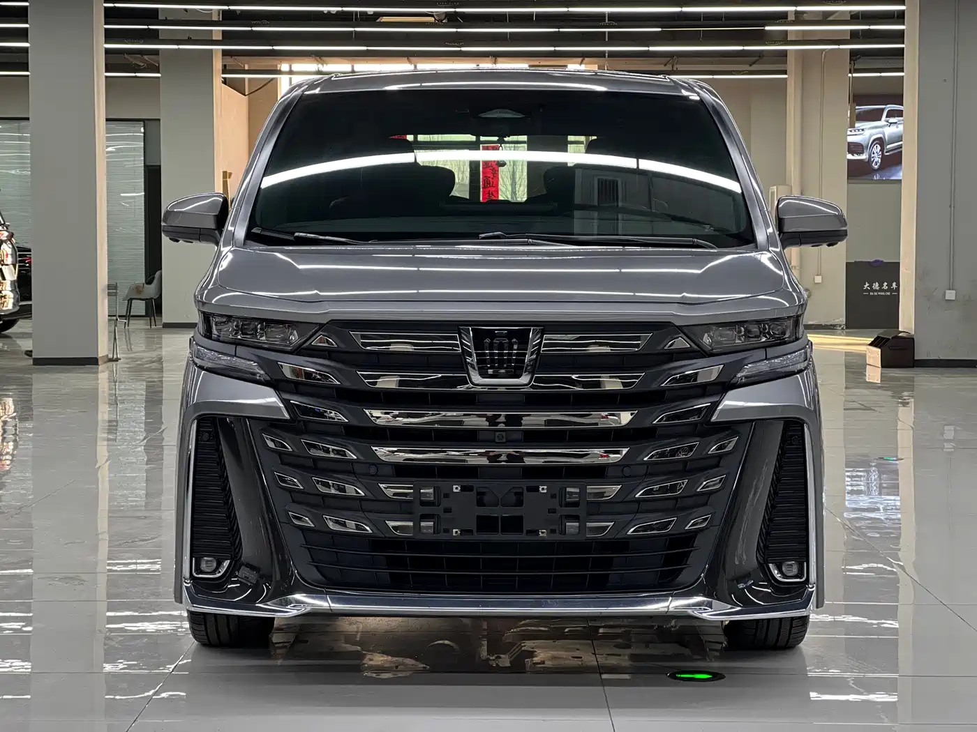 Toyota Vellfire 2024 Crown Hybrid 2.5L Executive Premium Edition фото 2