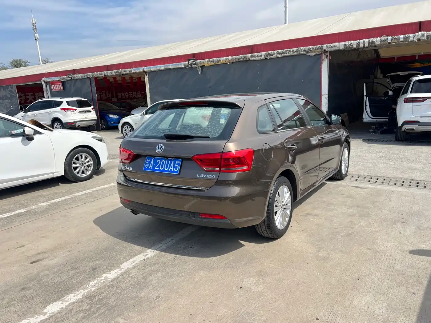 Volkswagen Lavida Tour 2013 1.6L Auto Luxury фото 24