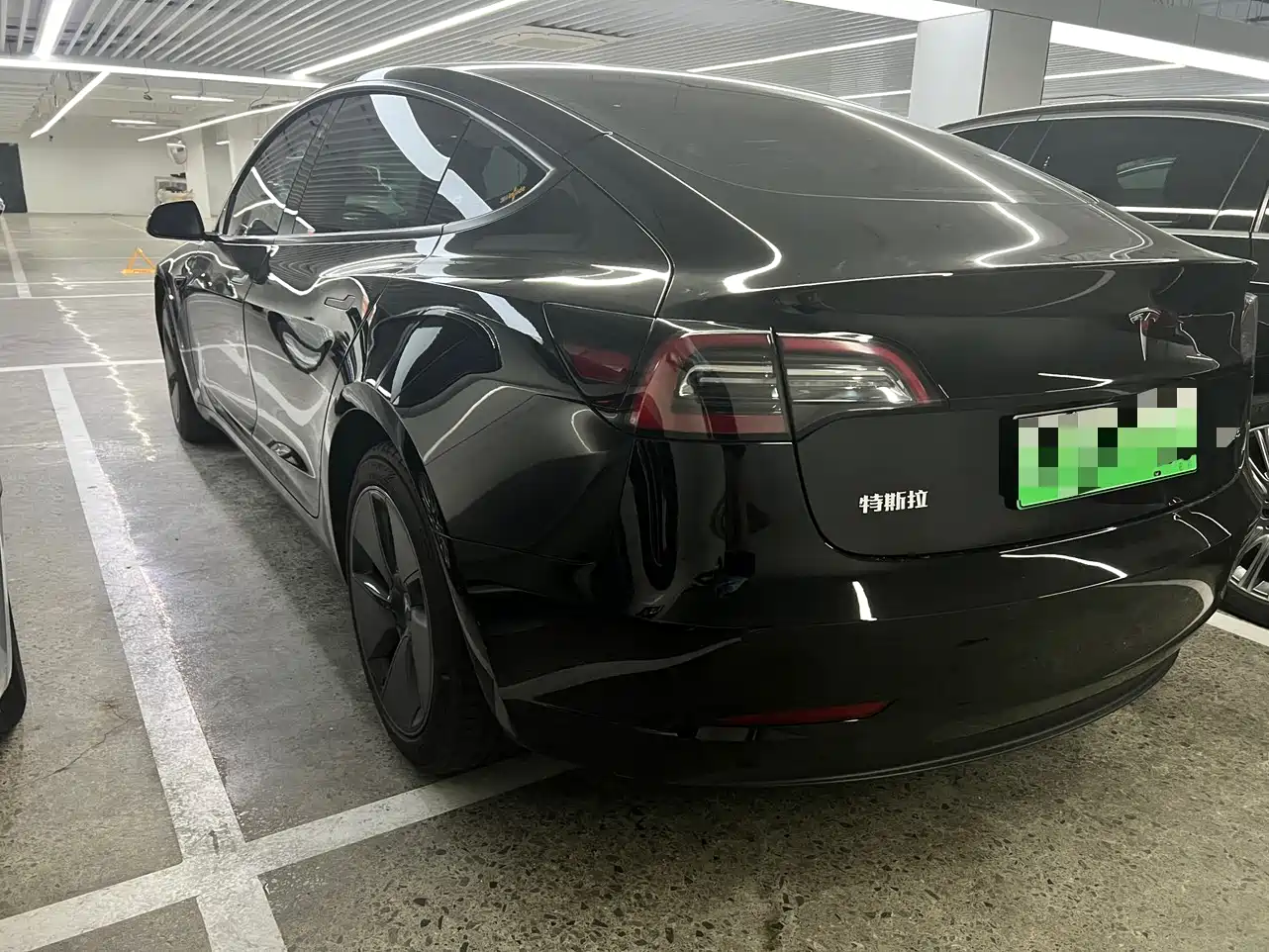 TESLA MODEL 3