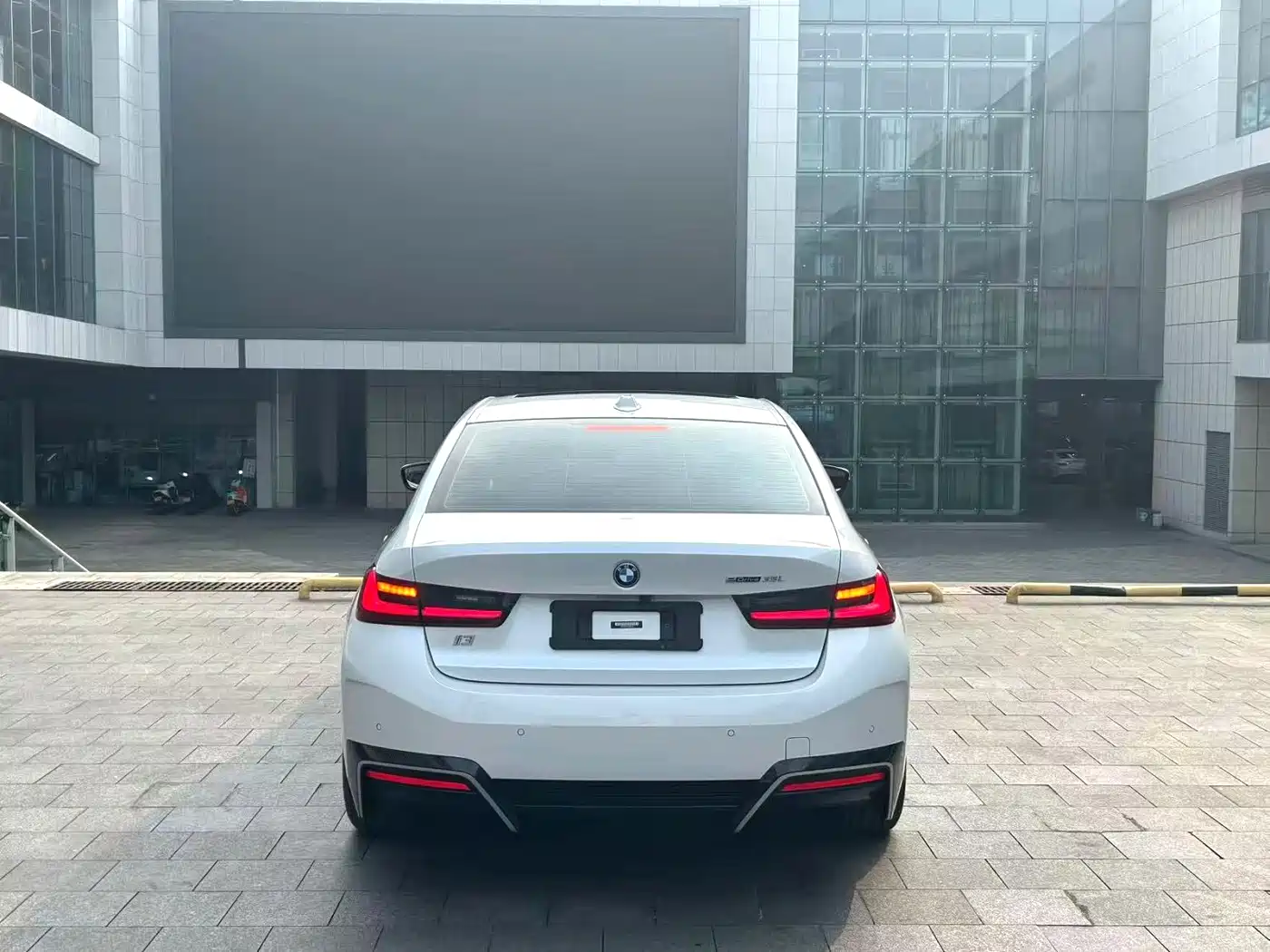 BMW i3 2022 eDrive 35 L фото 8