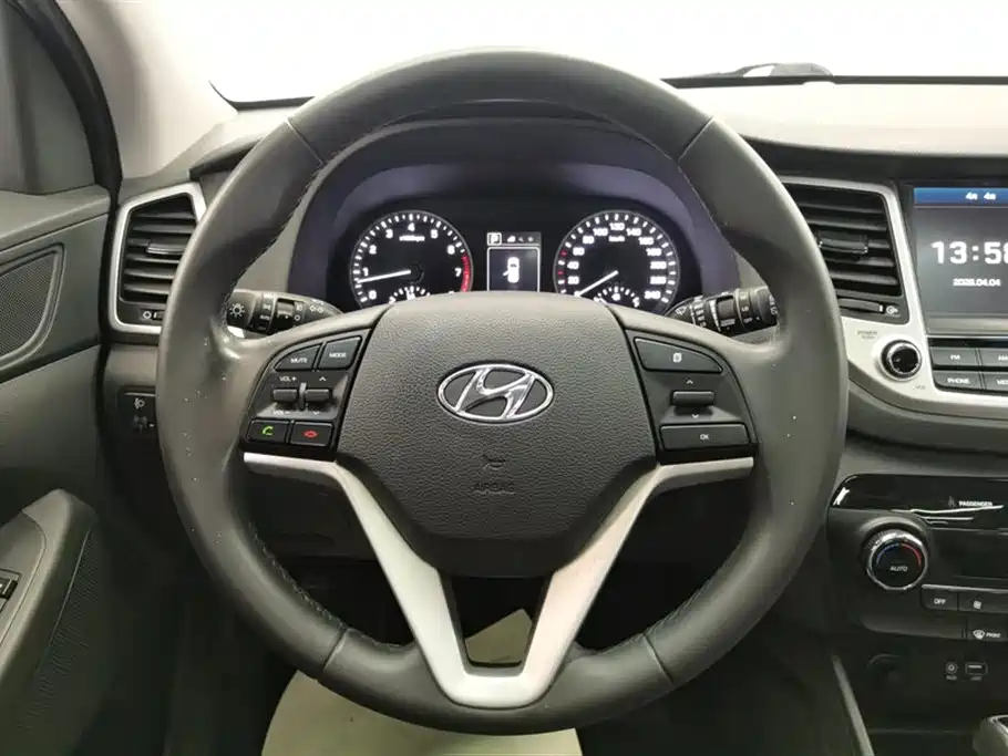 Hyundai Tucson 2018 1.6T DCT 2WD 15th Anniversary Special Edition фото 15