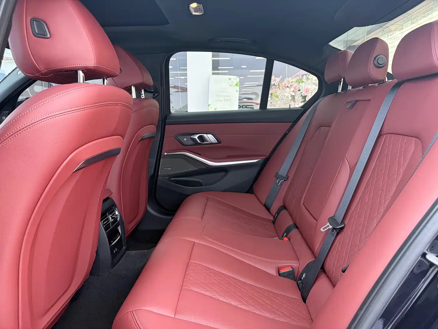 BMW 3 Series 2024 330i M Sport Shadowline Package фото 11