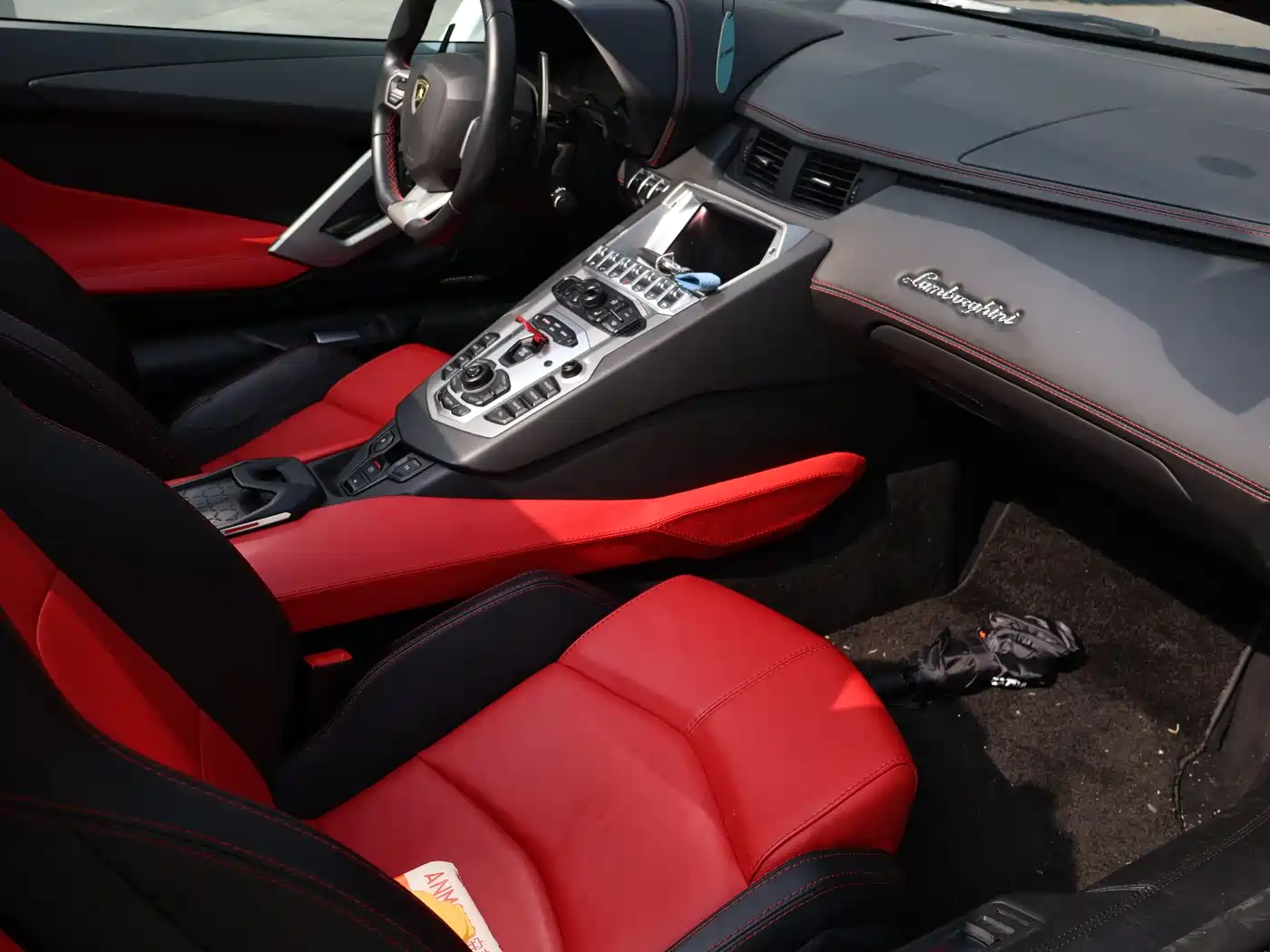 LAMBORGHINI AVENTADOR