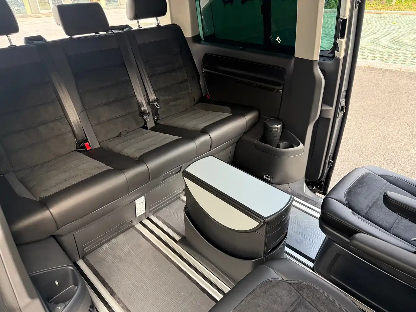 Volkswagen Multivan 2018 2.0TSI 4WD Explorer Edition 7-Seater фото 13