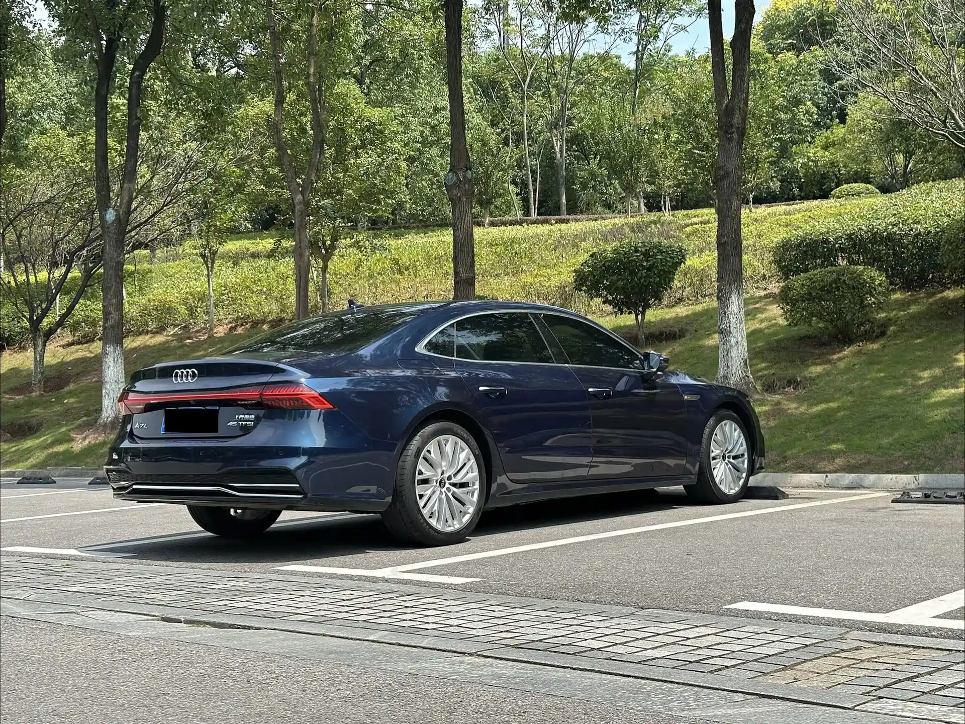 Фото 16 - Audi A7L