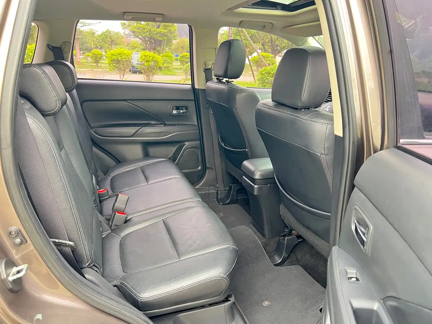 Mitsubishi Outlander 2016 2.4L 4WD Luxury Edition 7-seater фото 15