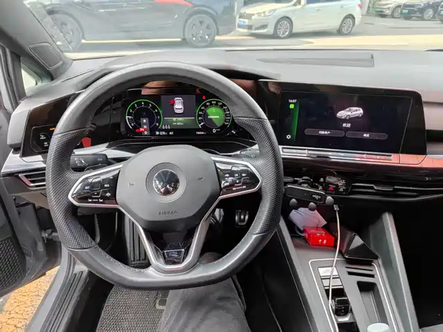 Volkswagen Golf 2023 280TSI DSG R-Line Lite — фото 4