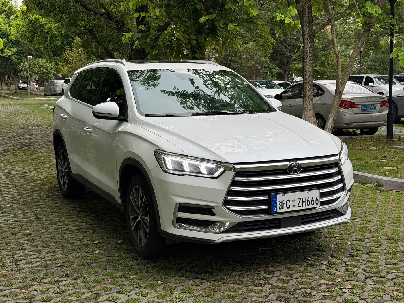 Фото 3 - BYD Song Pro