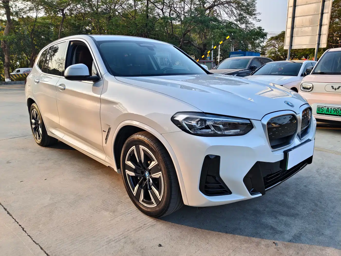BMW IX3