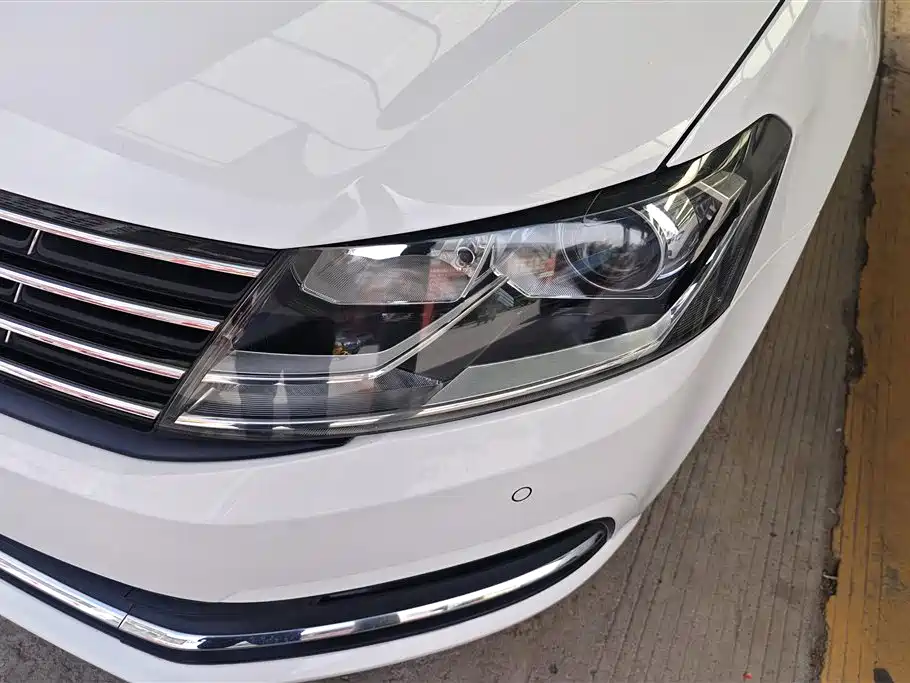 Volkswagen Lavida 2017 1.6L Automatic Comfort Edition фото 5