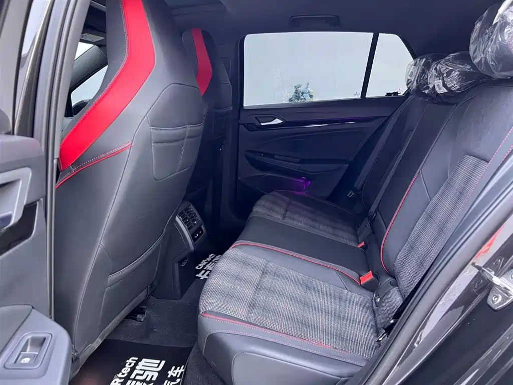 VOLKSWAGEN GOLF GTI