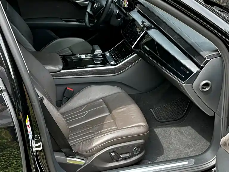 Фото 16 - Audi A8