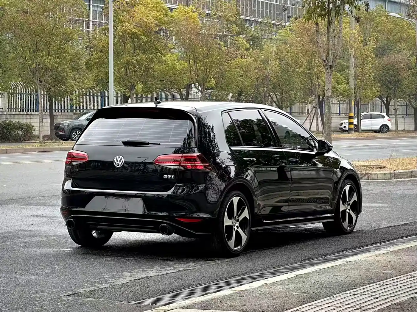 VOLKSWAGEN GOLF GTI