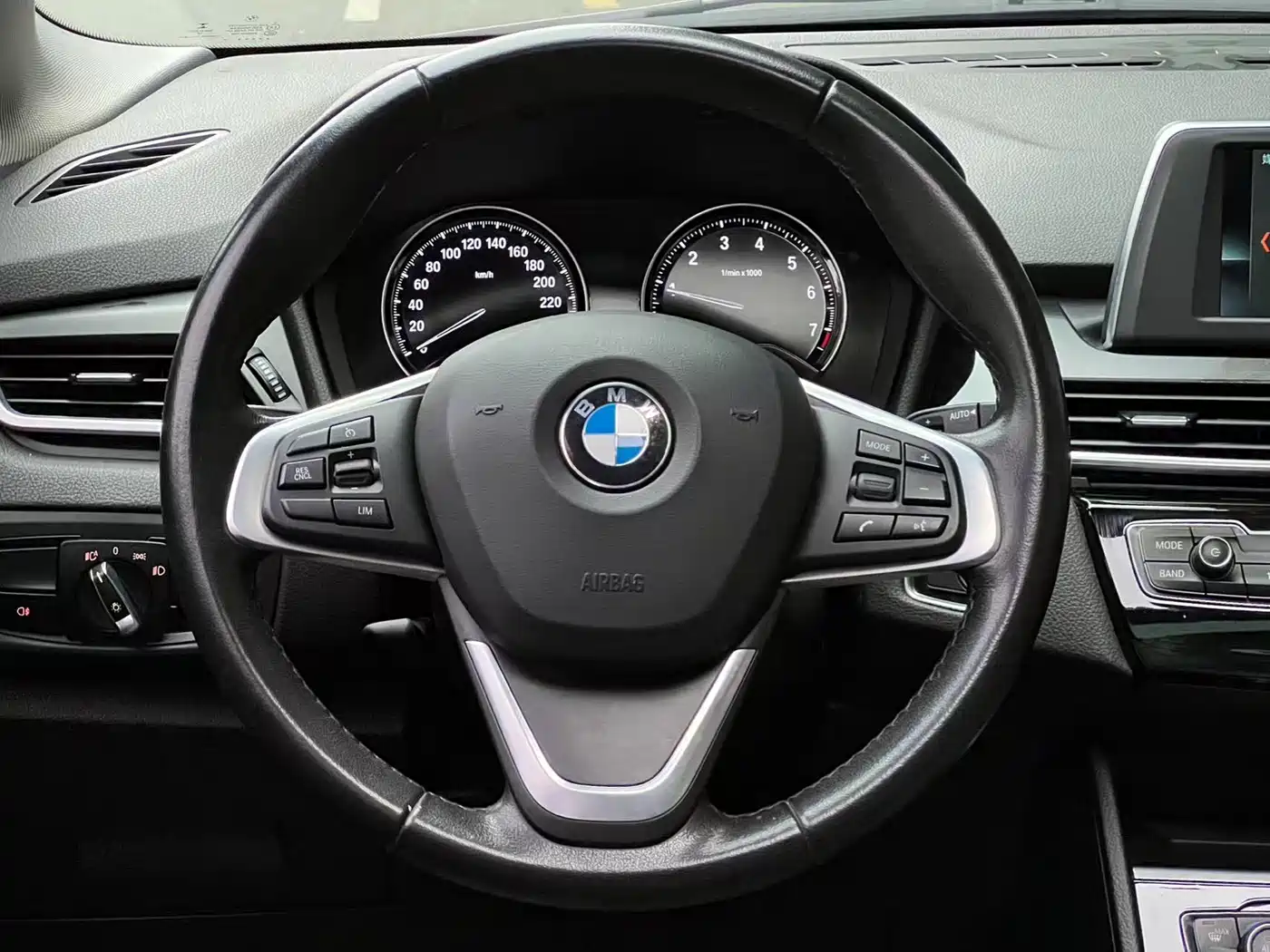 BMW 2 Series Touring 2018 218i Luxury Line фото 12