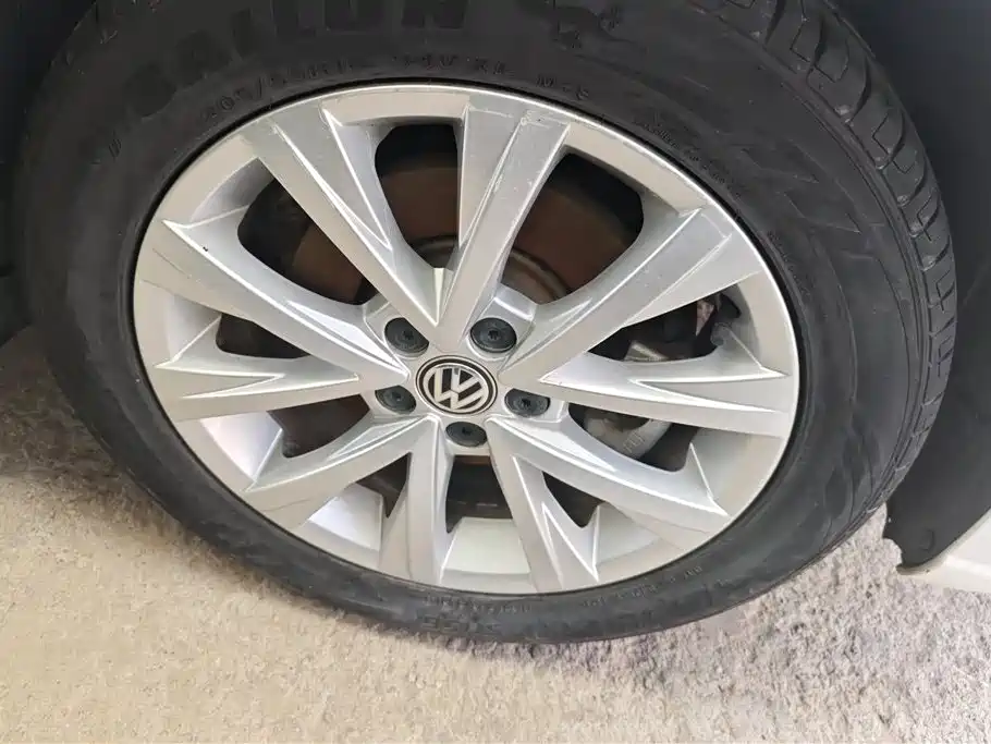 Volkswagen Lavida 2017 1.6L Automatic Comfort Edition фото 6