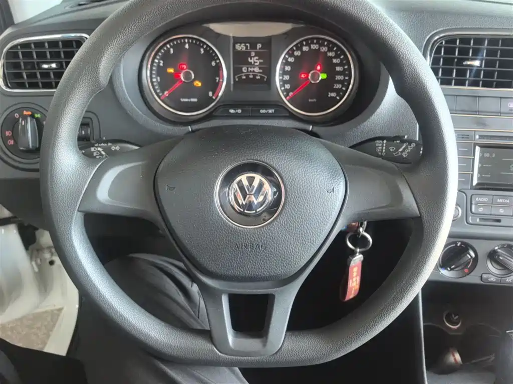 Volkswagen Polo 2014 1.6L Automatic Comfort Edition фото 11