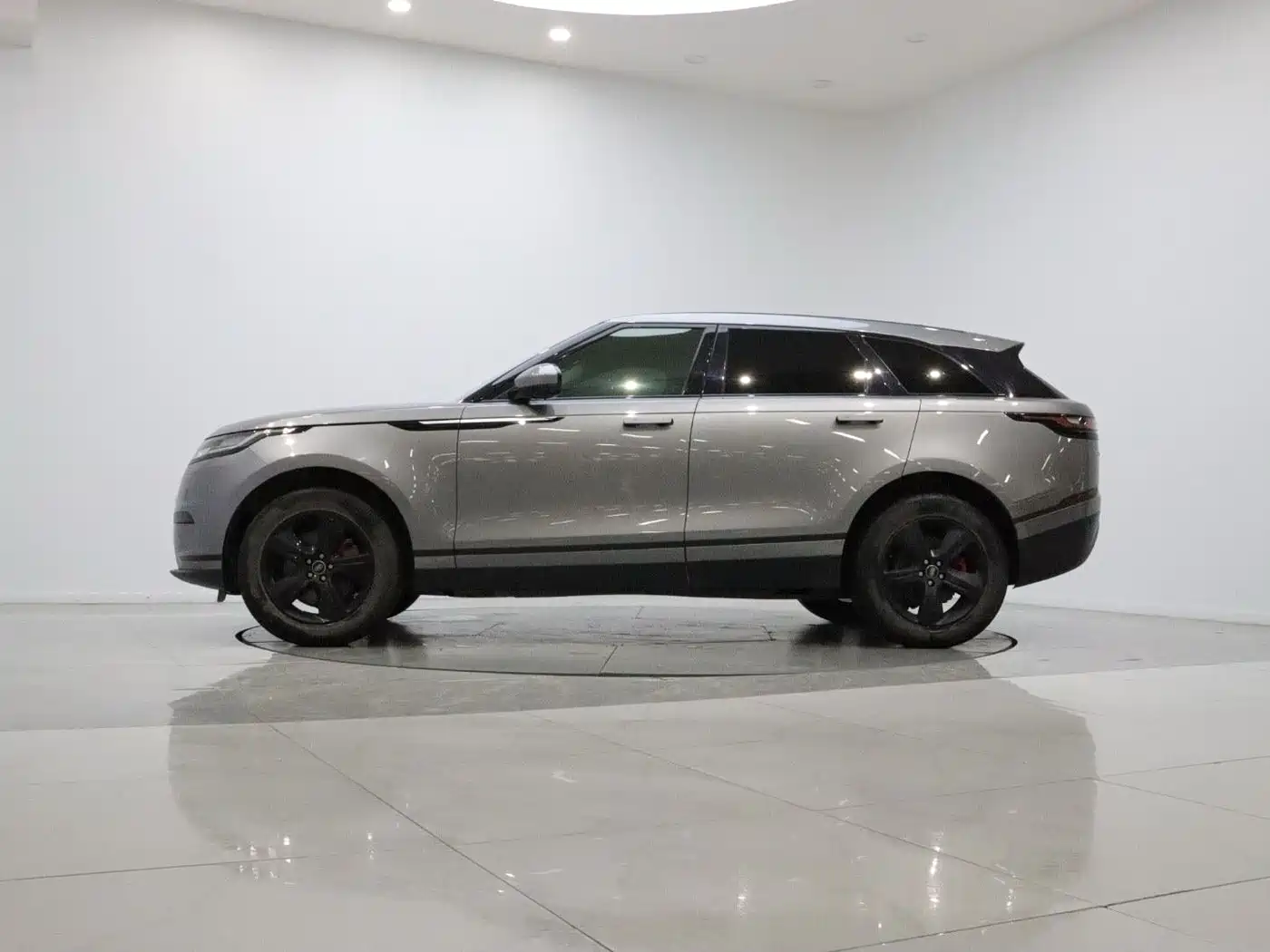 Photo 8 - Land Rover Range Rover Velar