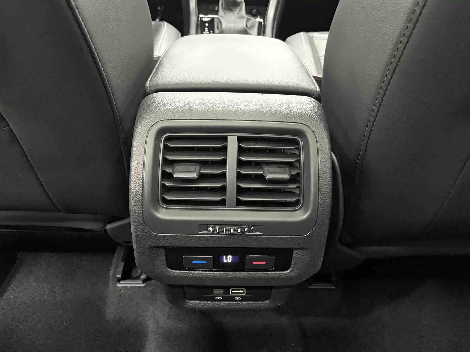 Photo 11 - Volkswagen Touran
