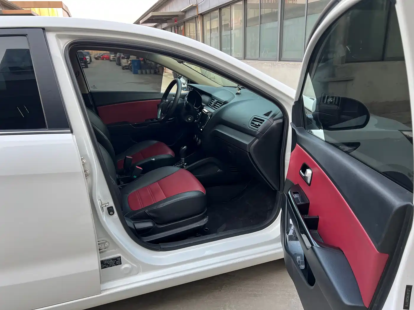 Kia K2 2015 Hatchback 1.4L AT GLS Cool Edition фото 11