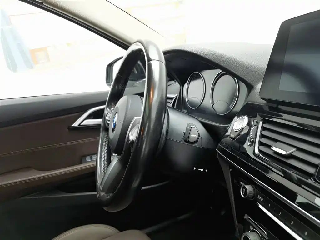BMW 1 Series 2022 120i M Sport Shadow Edition фото 22