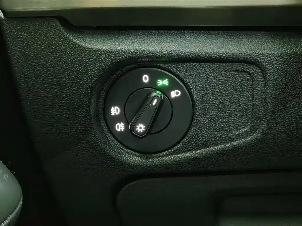 Volkswagen Passat 2019 Model 280TSI Business Edition China VI фото 21