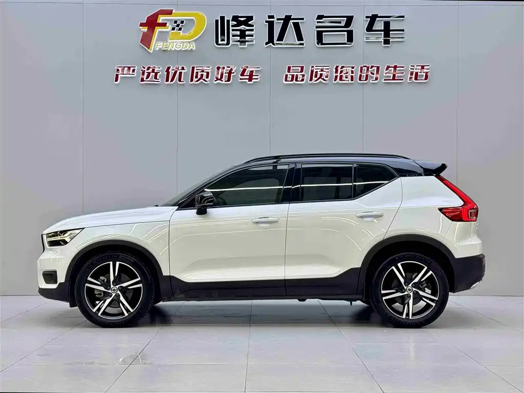 Фото 2 - Volvo XC40