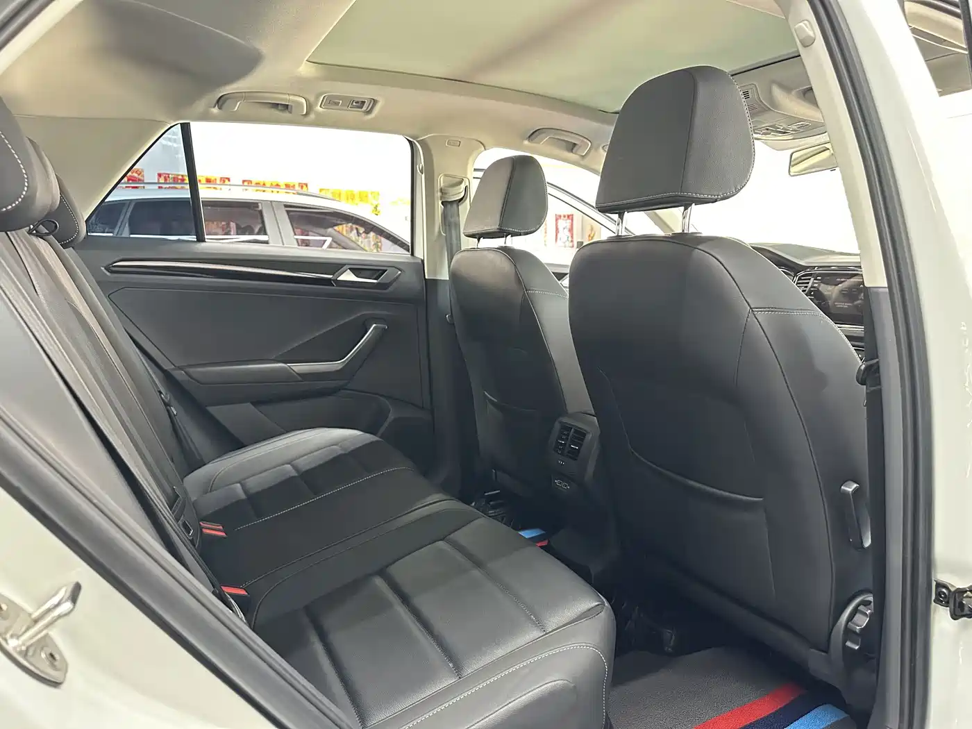 Volkswagen T-Roc, миниатюра 12