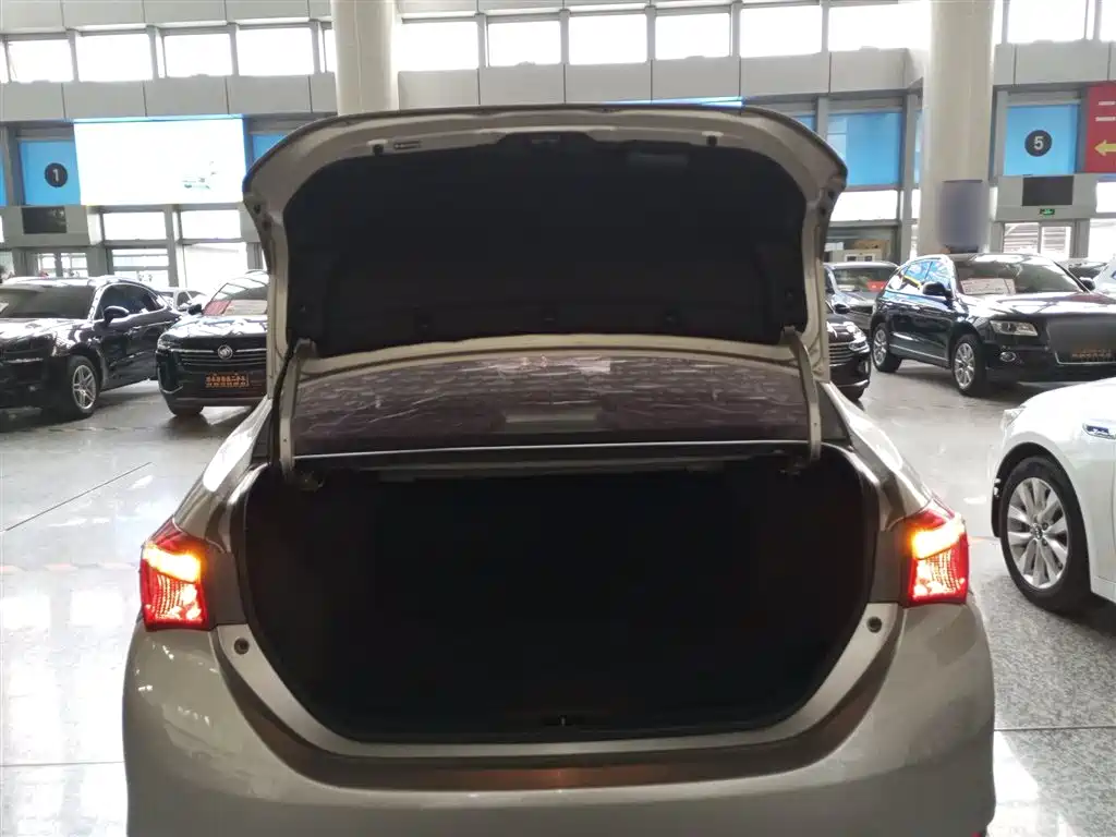 Toyota Corolla 2017 Facelift 1.2T S-CVT GL-i фото 15