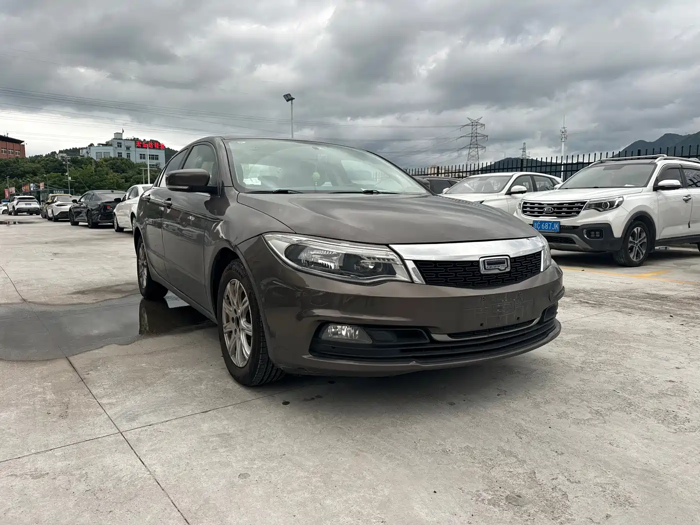 Qoros 3 2016 2016 Sedan 1.6L Automatic Zhiyue