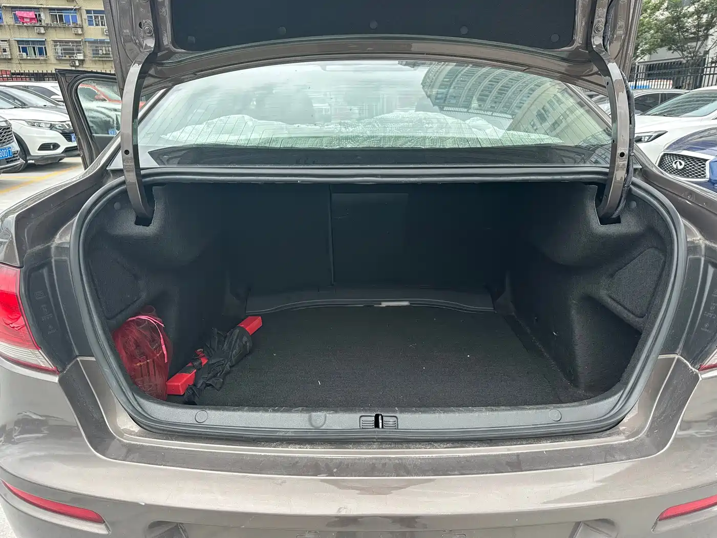 Qoros 3 2016 2016 Sedan 1.6L Automatic Zhiyue