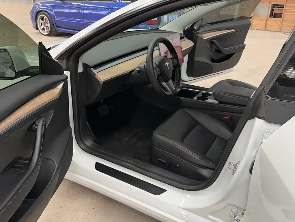 Фото 16 - Tesla Model 3