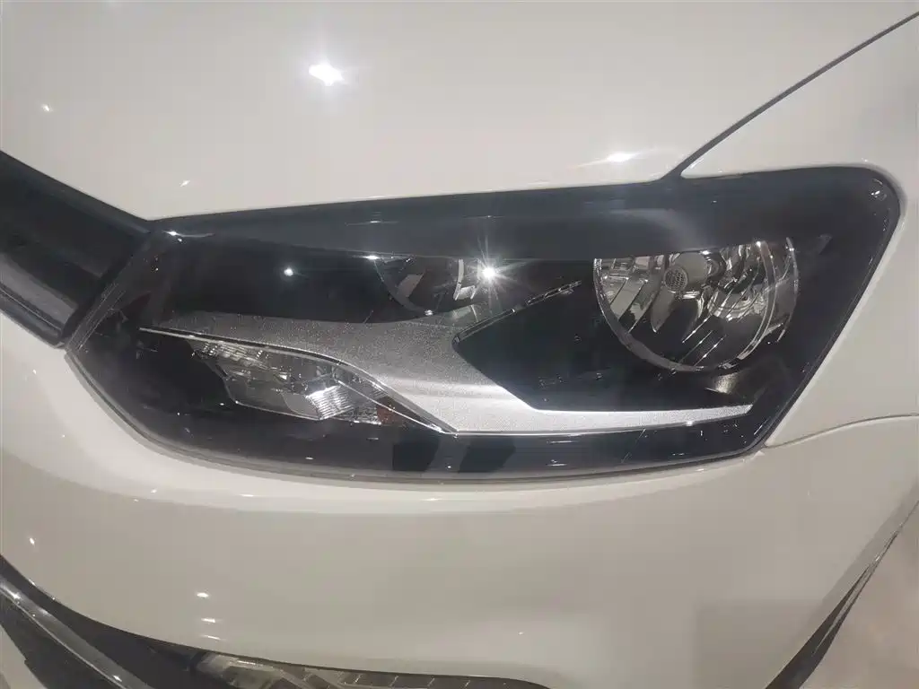 Volkswagen Polo 2016 1.4L Automatic Trend фото 24