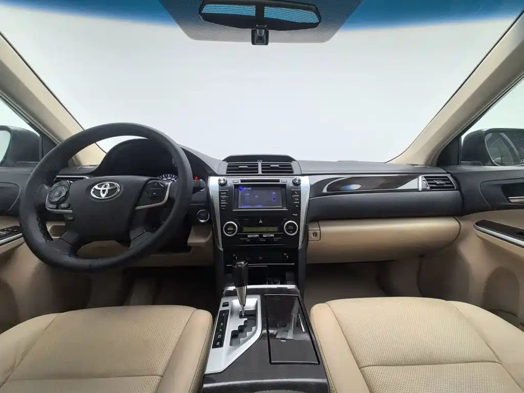 Фото 5 - Toyota Camry