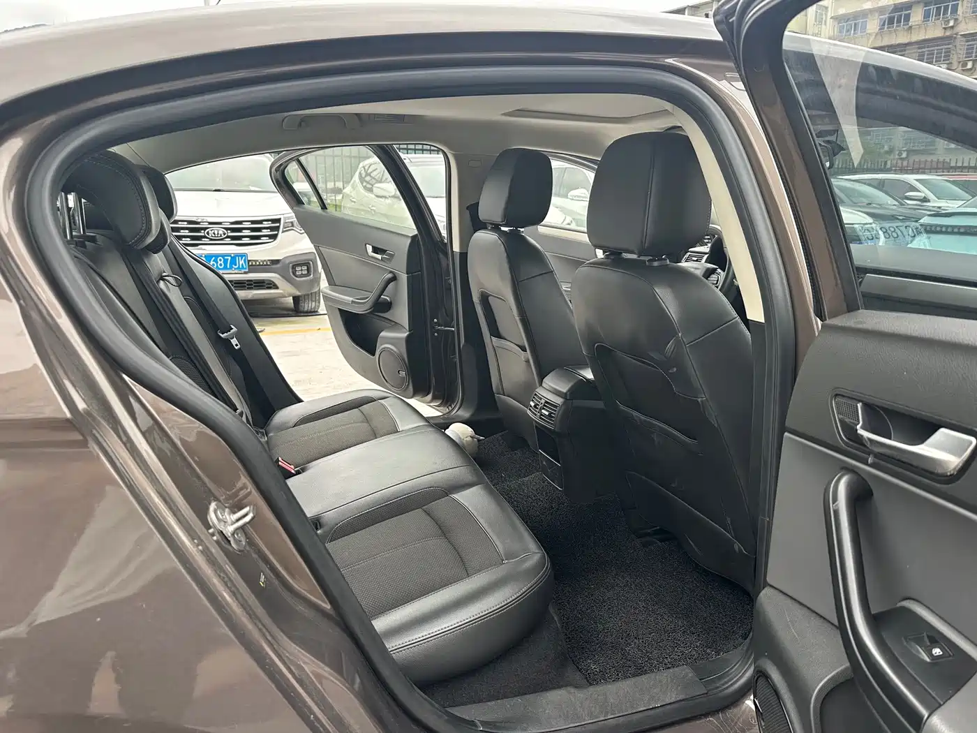 Qoros 3 2016 2016 Sedan 1.6L Automatic Zhiyue