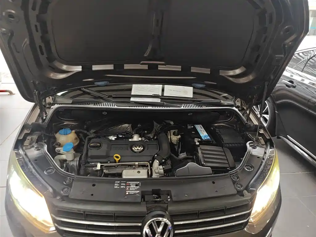 Volkswagen Touran 2013 1.4T DSG Comfort 5-seater фото 20