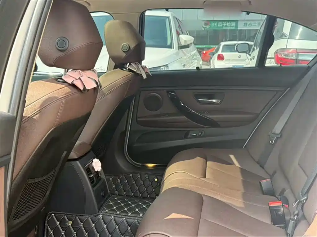 BMW 3 Series 2018 318Li фото 20