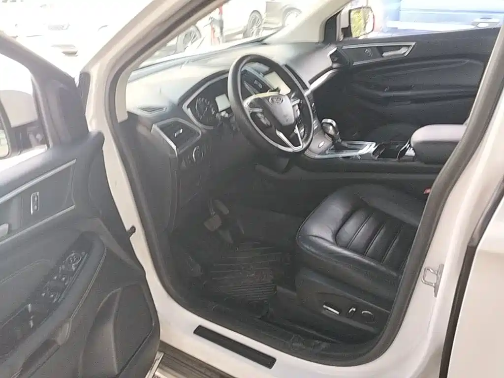Photo 16 - Ford Edge