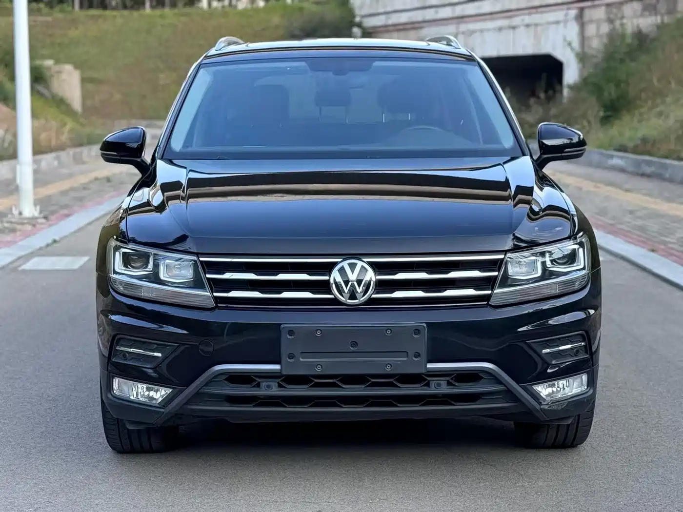 Volkswagen Tiguan L 2019 330TSI Automatic 2WD Smart Luxury Edition China VI фото 2