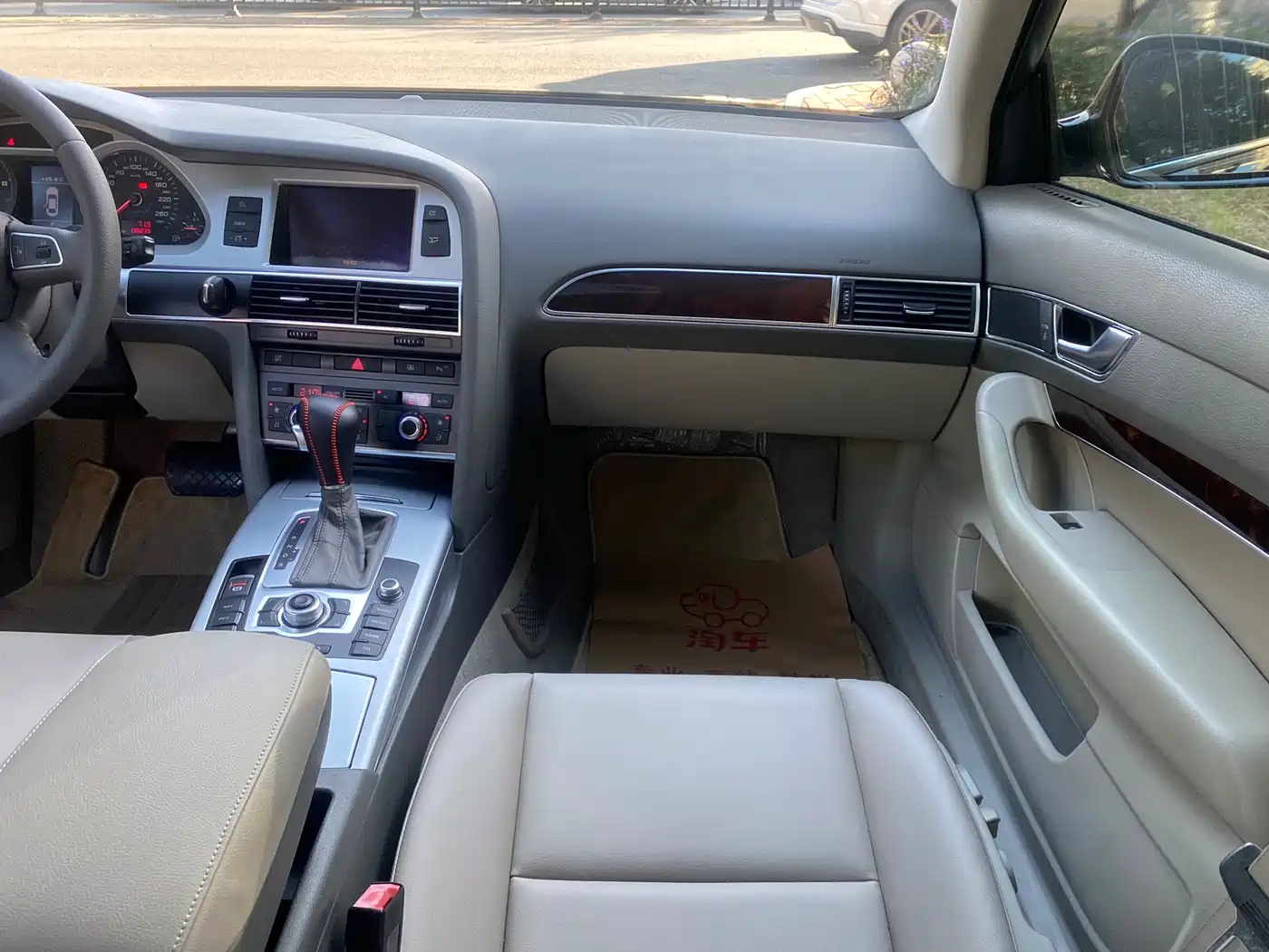 Audi A6L 2010 2.0 TFSI Automatic Standard фото 14