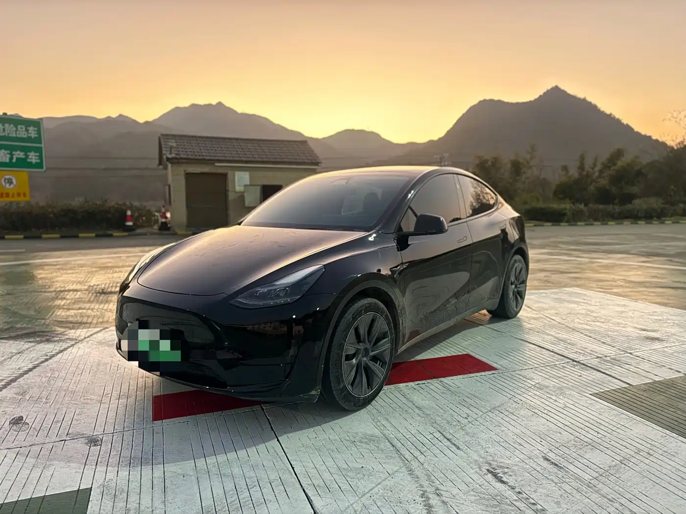 TESLA MODEL Y