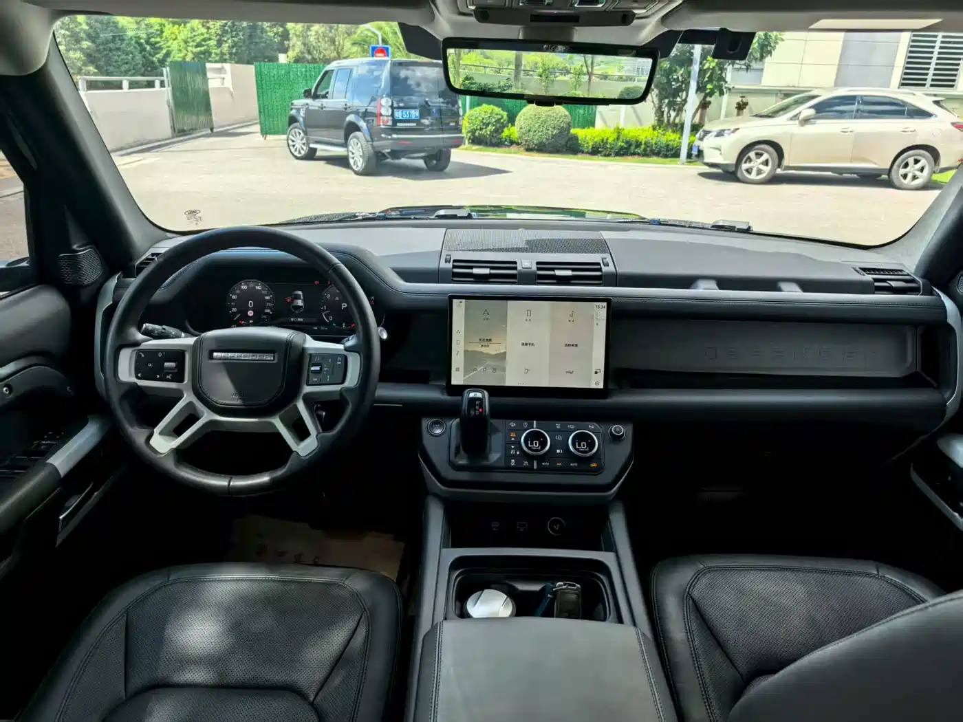 Land Rover Defender 2023 Model 110 3.0T P400 Dark Special Edition фото 8