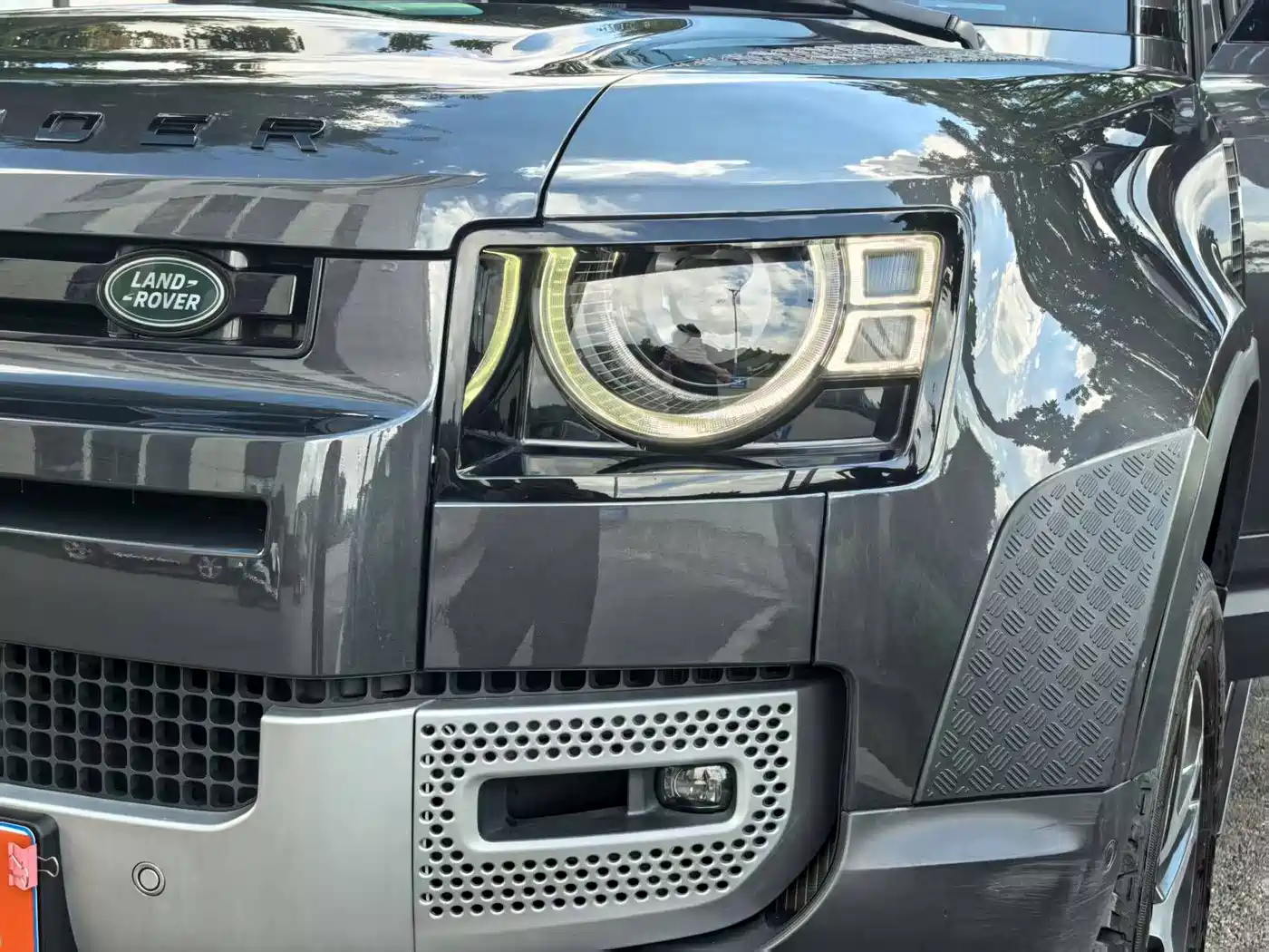Land Rover Defender 2023 Model 110 3.0T P400 Dark Special Edition фото 3