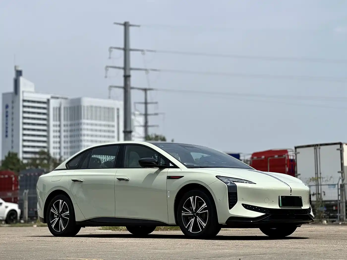 2026 Hongqi EH7