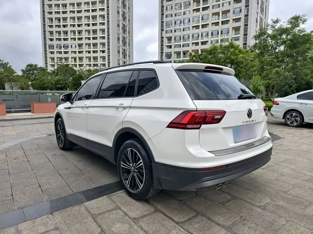 Фото 8 - Volkswagen Tiguan L