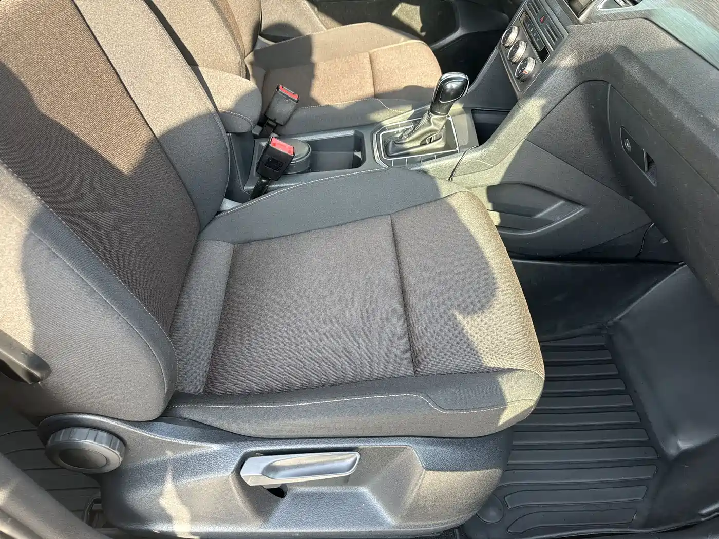Volkswagen Golf Sportsvan 2018 1.6L Automatic Comfort фото 9