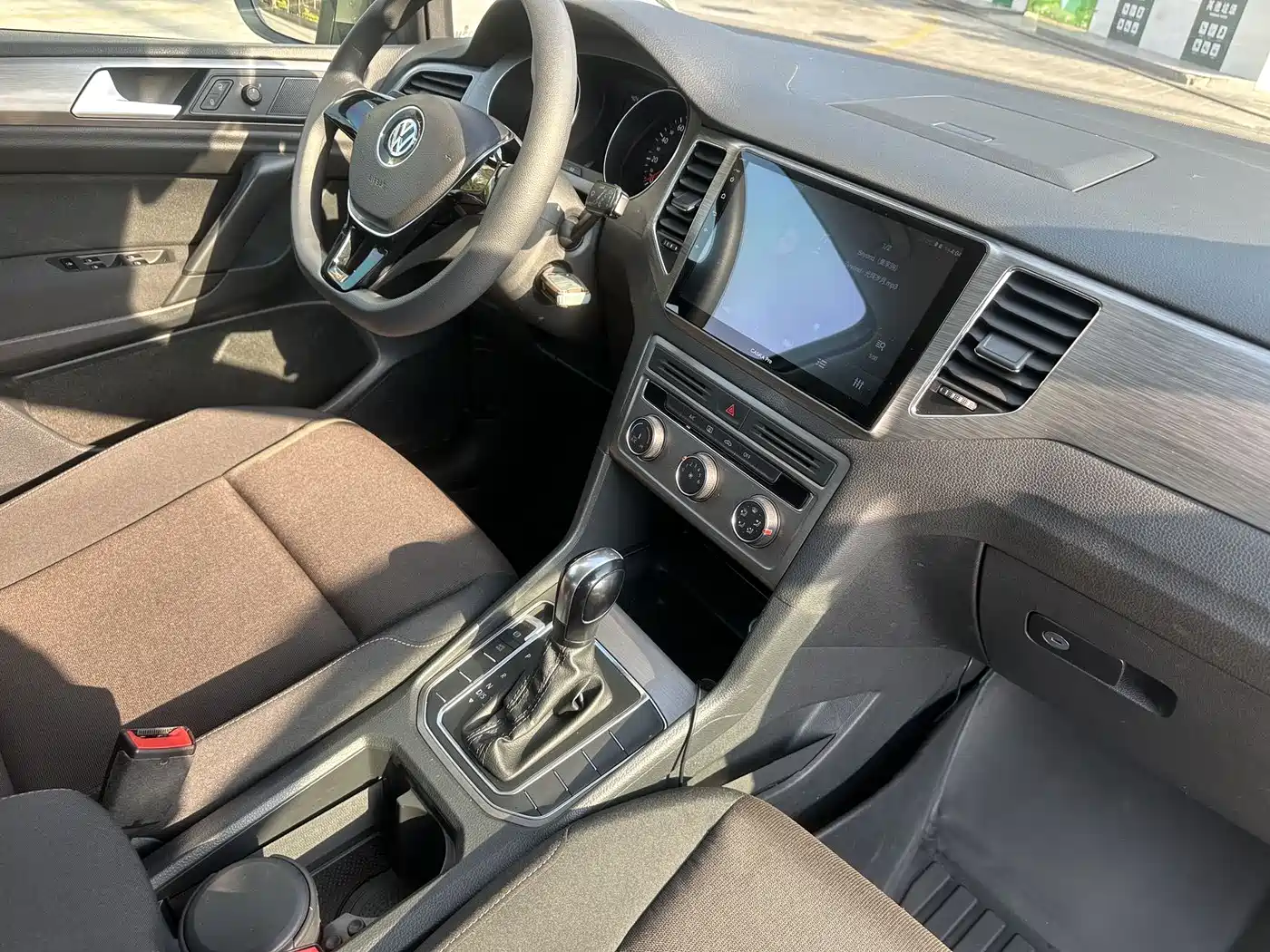 Volkswagen Golf Sportsvan 2018 1.6L Automatic Comfort фото 10